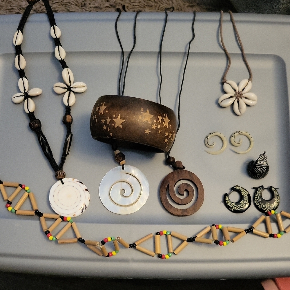 Elegant Shell and Wood Jewelry Set